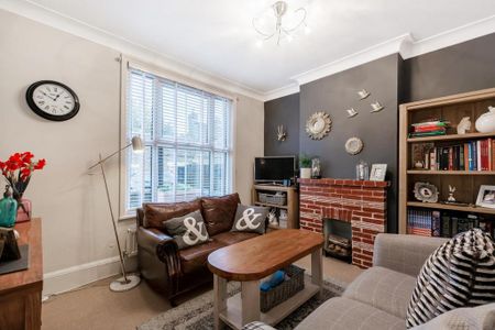 2 bedroom end of terrace house to rent - Photo 5