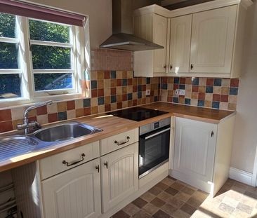 2 bedroom semi-detached to let - Photo 2