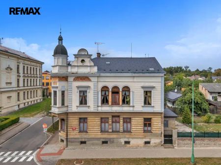Prostorný byt 3+1 ve Vlachově vile v Chlumci nad Cidlinou se zahradou - Fotografie 4