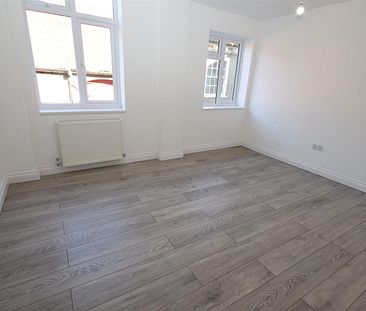 1 bedroom Flat to let - Photo 3