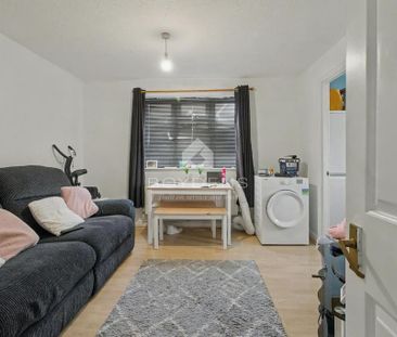 2 bedroom ground floor flat to rent - Photo 5