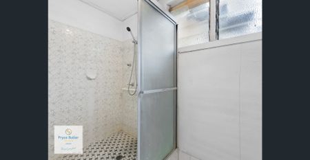 UTILITIES INCLUDED: WATER, ELECTRICITY, GAS & INTERNET...EASY ACCESS TO CITY, GASWORKS, SHOPS & JAMES STREET ENTERTAINMENT PRECINCT... GAS COOK-TOP... - Photo 3