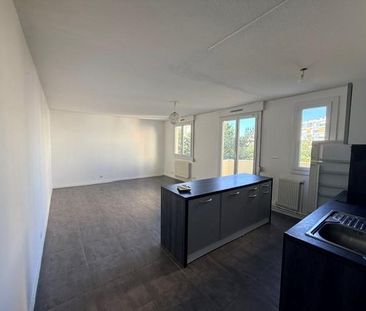 Location Appartement 3 pièces 66m² ST ETIENNE 42100 - Photo 1