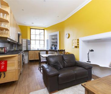 3 bedroom flat to rent - Photo 3