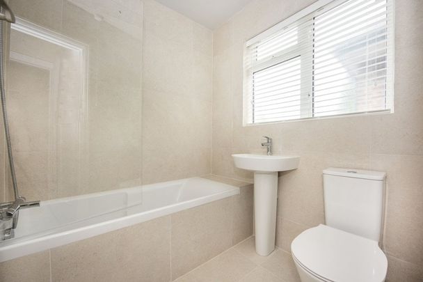 4 bedroom semi-detached house to rent - Photo 1