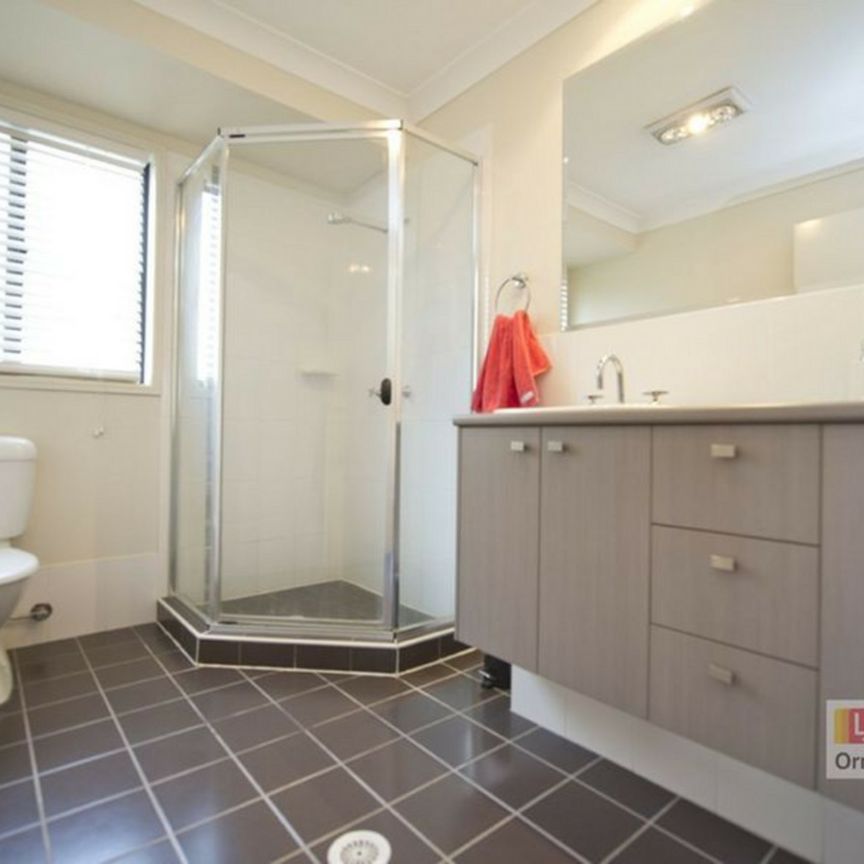 4 Bed, 3 Living Room, Ducted Air and Alarm! - Photo 1