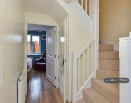 3 bedroom end of terrace house to rent - Photo 4