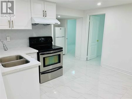 For Lease - 23 Lynmont Road Unit# Lower, Toronto, Ontario - Photo 4