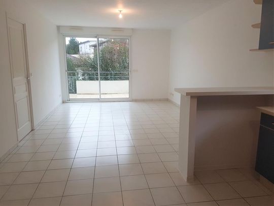 Location Appartement 3 pièces 66m² AIRE SUR L ADOUR 40800 - Photo 1