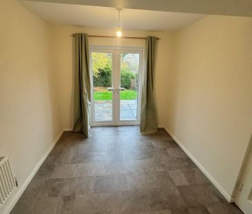 3 bedroom semi-detached house to rent - Photo 6