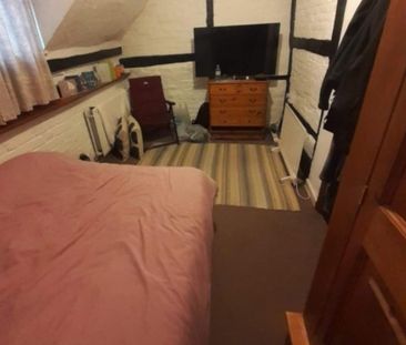 1 bedroom in a house share to rent - Photo 1