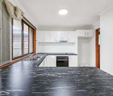 OVERSIZE 3 BEDROOM VILLA WITH CARSPACE AND FULLY FENCED YARD - Photo 4