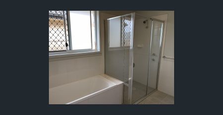 FOUR BEDROOM FAMILY HOME - GREAT LOCATION - Photo 3