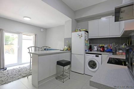 1 bedroom property to rent in Ilford - Photo 2