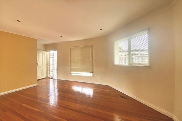 2/130 Colins Street, Mentone. - Photo 1