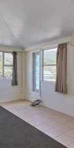 Spacious 6BR Family Haven - Wainuiomata - Photo 3