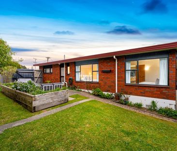 Coastal Living at Its Best Ã¢€“ Stand-Alone, Low-Maintenance Gem in... - Photo 1