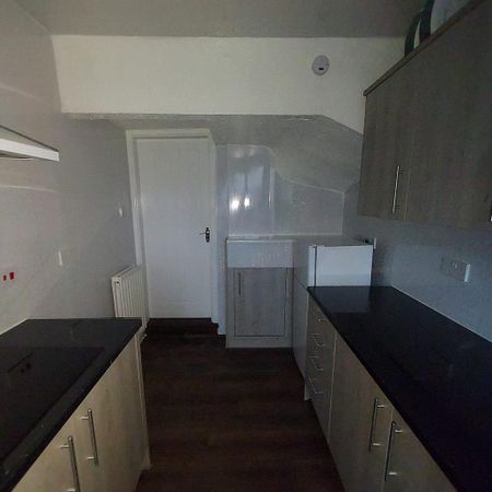 4 bedroom semi-detached house to rent - Photo 4