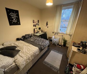 3 bedroom flat to rent - Photo 4