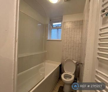 1 bedroom in a house share to rent - Photo 6