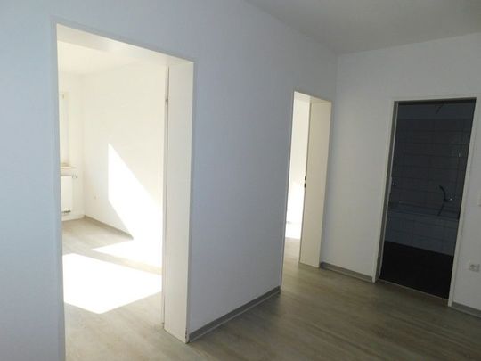 Modernisierte 3-Zimmer-Erdgeschosswohnung mit Balkon! - Photo 1