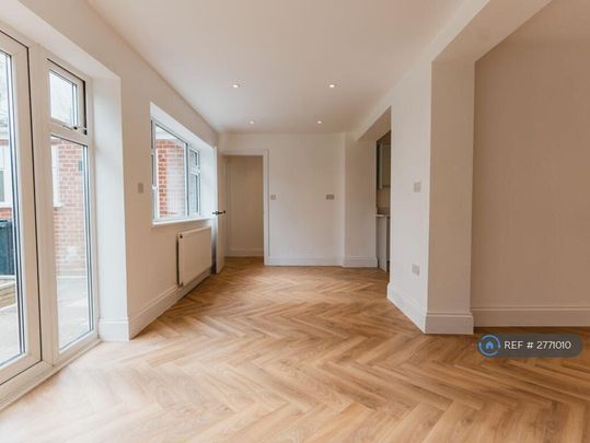 4 bedroom detached house to rent - Photo 1