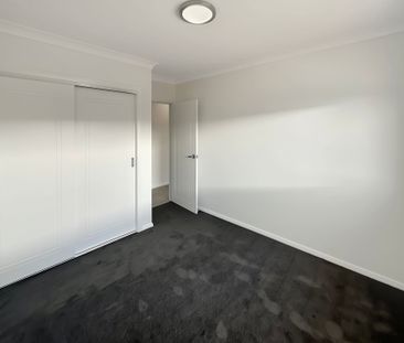 As new villa within a gated estate - Photo 5