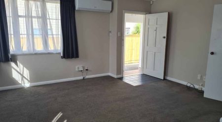 First weeks rent free - Photo 3