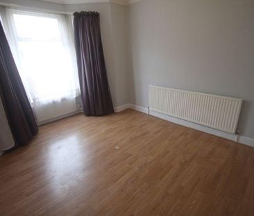 4 bedroom semi-detached house to rent - Photo 2