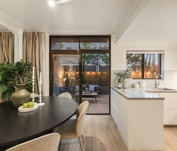 Three Bedroom Townhouse with Parking - Unfurnished - Photo 6