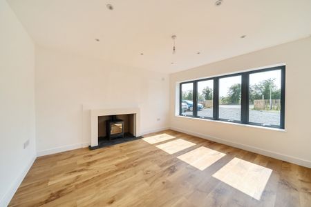 3 bedroom detached house to rent - Photo 2