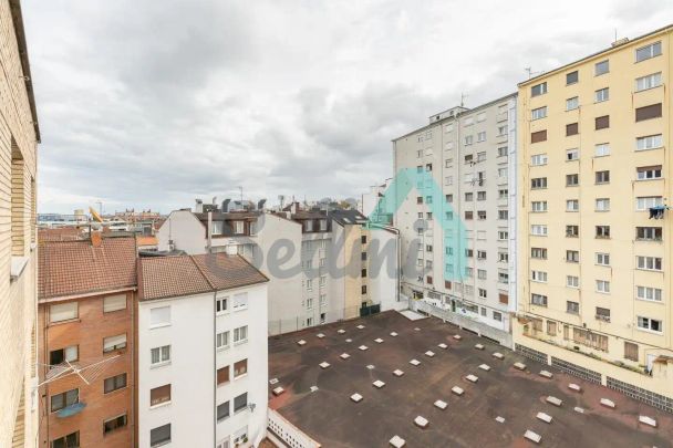 Oviedo - Photo 1