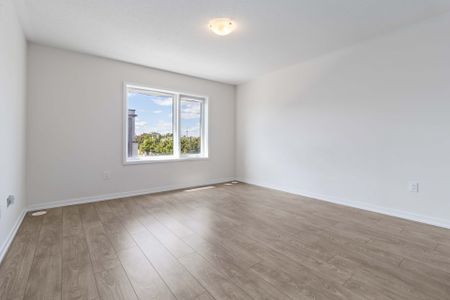 For Lease - 142 Landsbridge Street, Caledon, Ontario - Photo 3