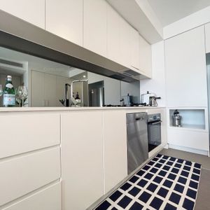 Fully Furnished and Equipped, One Bedroom + Study Apartment - Photo 2