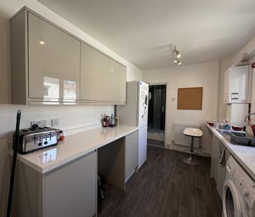 3 bedroom apartment to rent - Photo 6