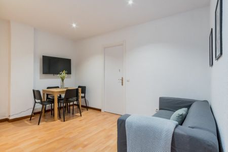 Bright&nbsp; double room in Camino de Vinateros - Photo 5