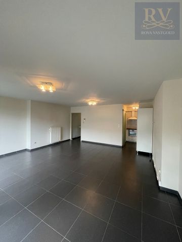 LICHTRIJK EN AANGENAAM RUIM APPARTEMENT MET 1 SLPK IN CENTUM LANAKEN - Foto 4