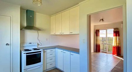 2 BRM, 1 Bathroom Home, In The Heart Of Old Papatoetoe - Photo 4