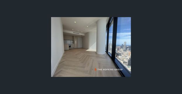 NEAR NEW 2 BEDROOM LUXURY APARTMENT WITH CAR PARK - Photo 1