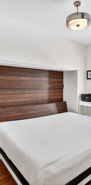 Superbe rez-de-chaussée entièrement meublé au cœur du Mile-End - Photo 1