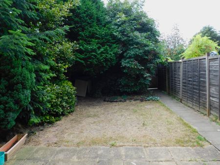 3 bedroom semi-detached to let - Photo 4