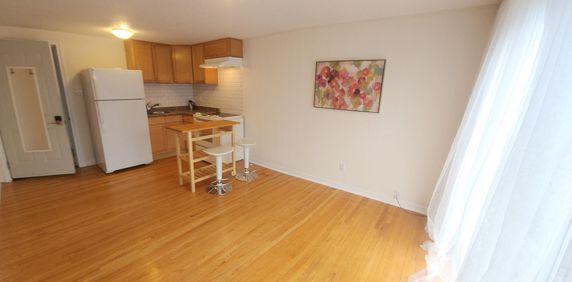 Semi-Detached Home For Lease | W8064586 - Photo 2