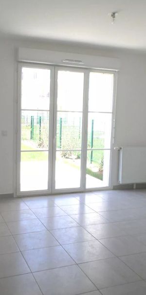 APPARTEMENT DE 2 PIECES AVEC JARDIN A LOUER A PLAISIR - Photo 1
