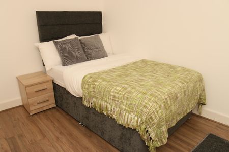 A cosy house-share in the heart of Hinckley Town Centre - Photo 4