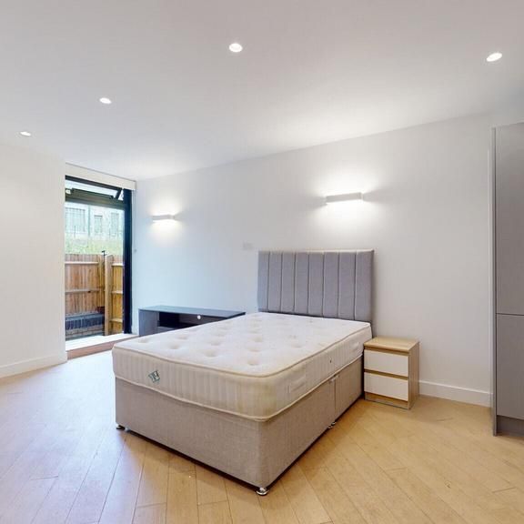 Studio to rent - Photo 1