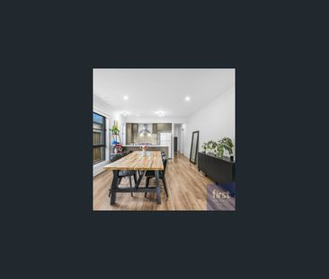 🏠 !! Spacious 4-Bedroom Home Close to Rockbank Train Station & Wood... - Photo 3