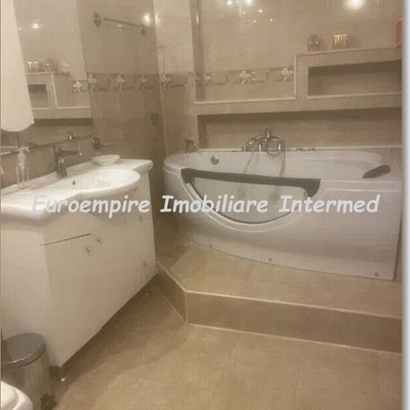 Vila de inchiriat zona FALEZA NORD - Fotografie 1