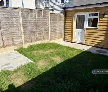 2 bedroom semi-detached house to rent - Photo 5
