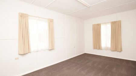 Immaculate 3 bedroom on North Hill - Photo 2