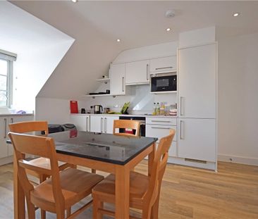 Well presented 1 bedroom apartment situated just to the south of th... - Photo 4